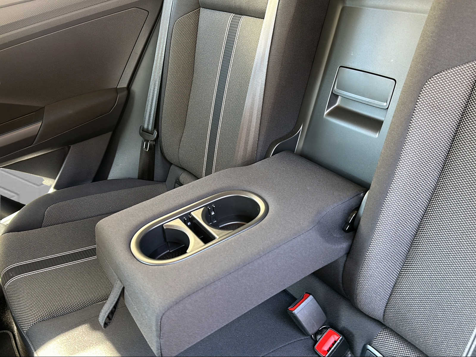 VW T-Roc 1.5 TSI EVO Advance DSG-image-17