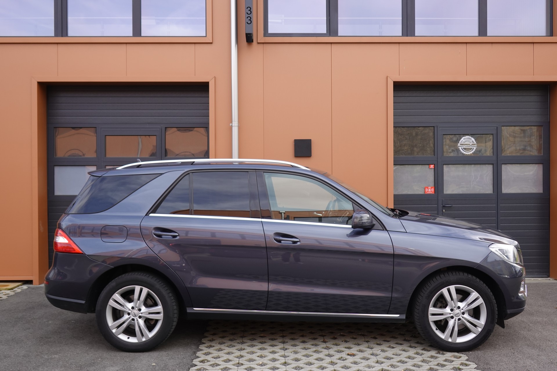 MERCEDES-BENZ ML 250 BlueTEC Edition 4Matic 7G-Tronic-showroom-element-3