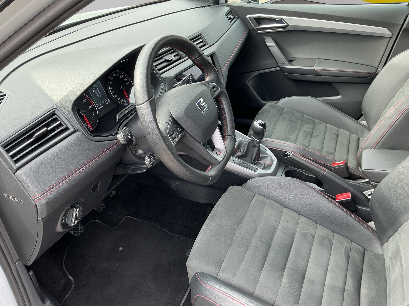 SEAT Arona 1.0 TGI CNG Hola FR-image-4