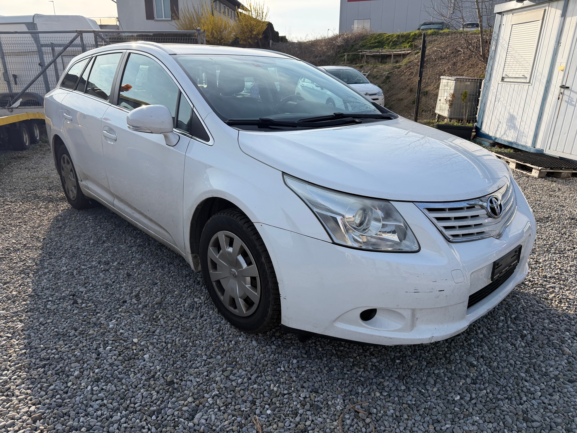 TOYOTA Avensis SW 1.8 Linea Terra Multidrive-image-1