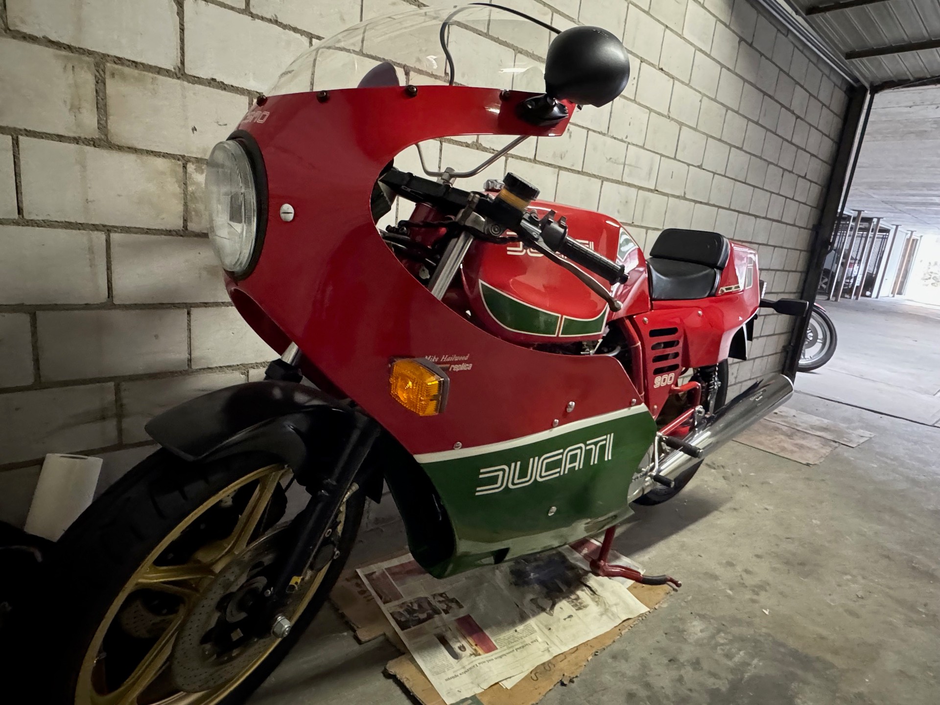 DUCATI Mike Hailwood Replica-image-1