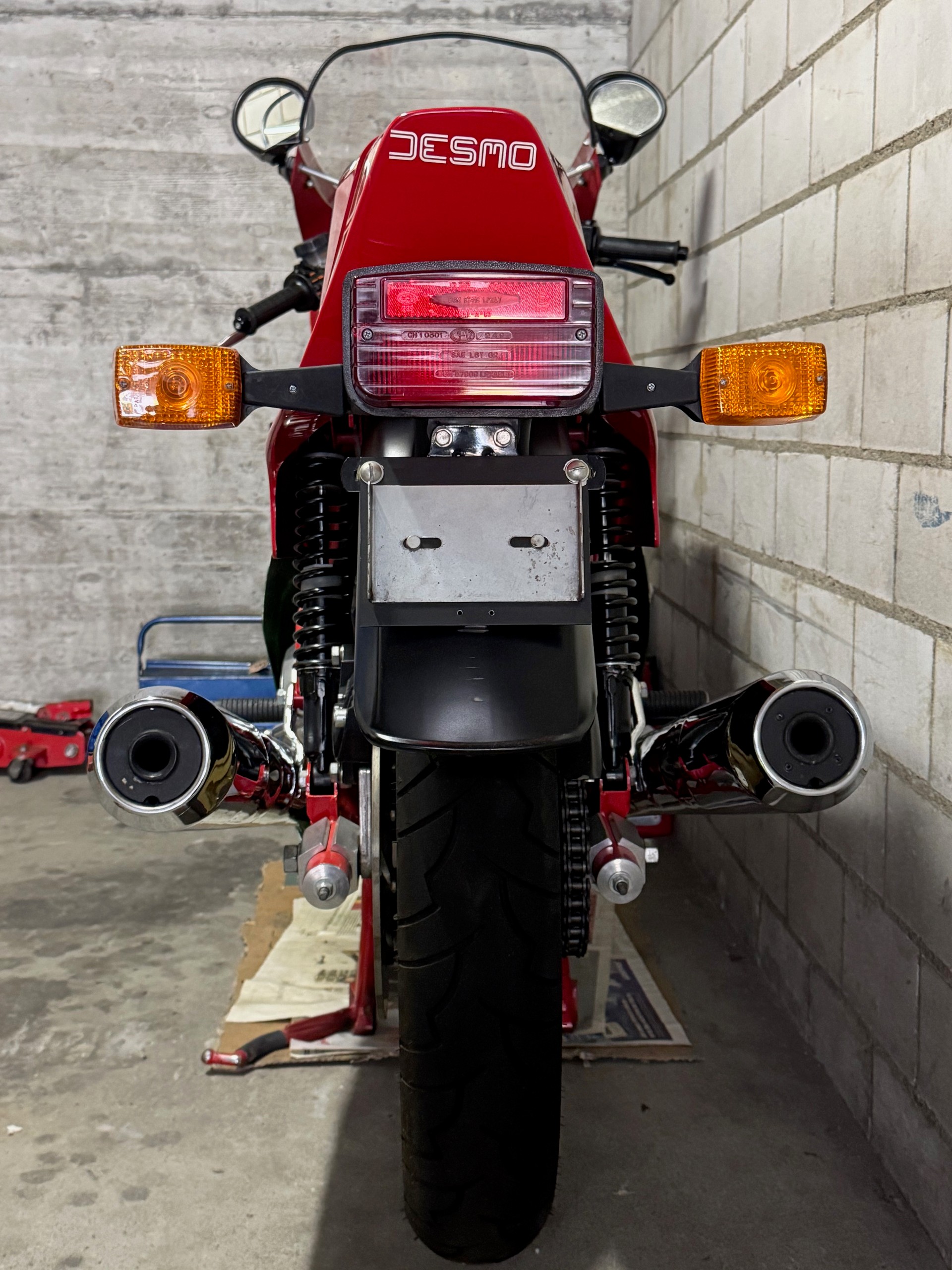 DUCATI Mike Hailwood Replica-image-5