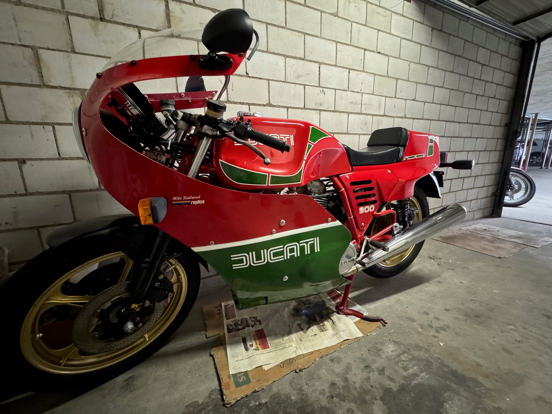 DUCATI Mike Hailwood Replica-image-9