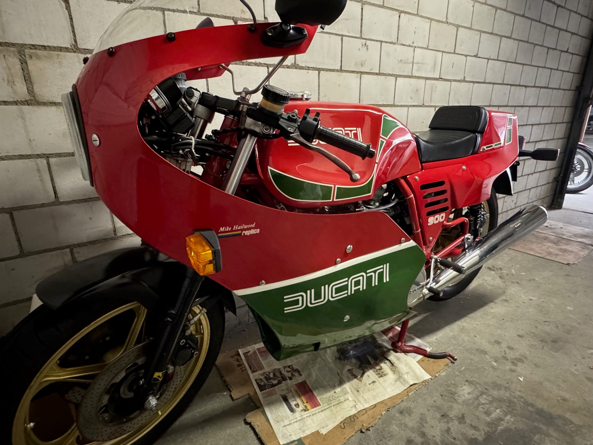 DUCATI Mike Hailwood Replica