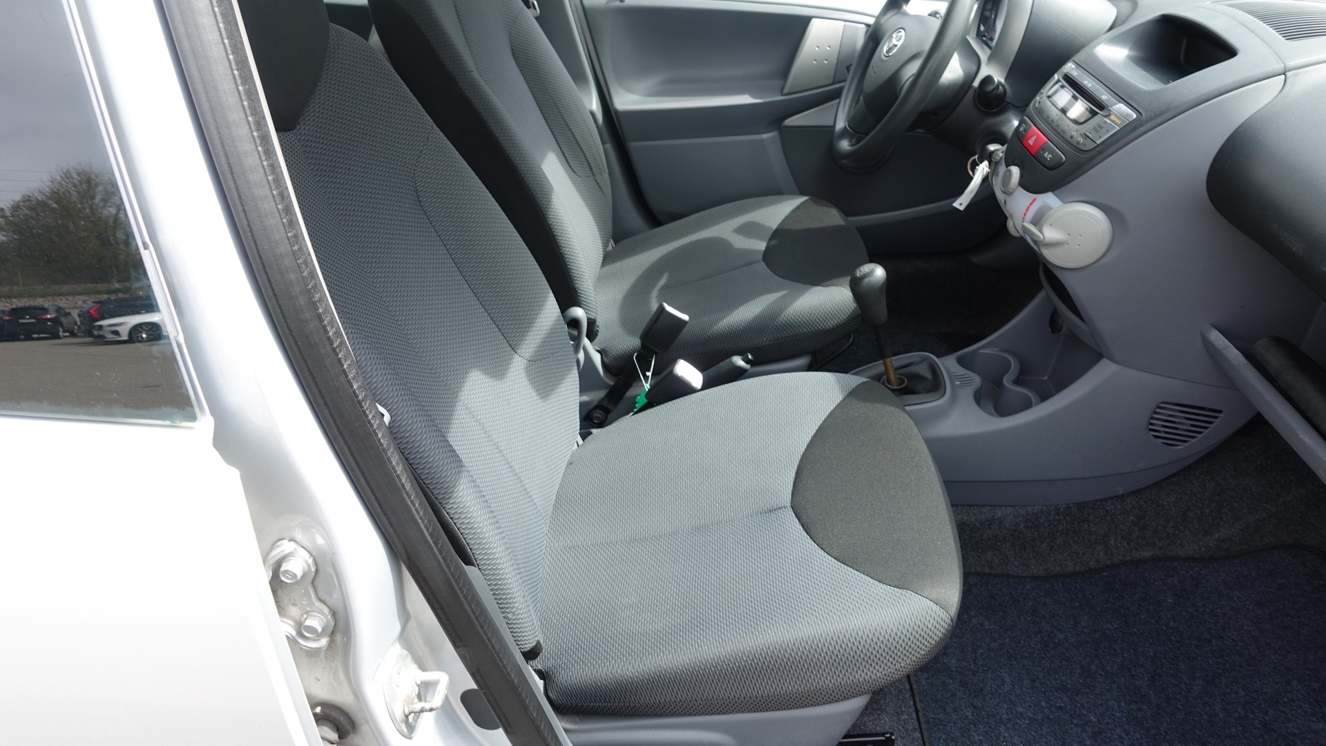 TOYOTA Aygo 1.0 Linea Luna-image-9