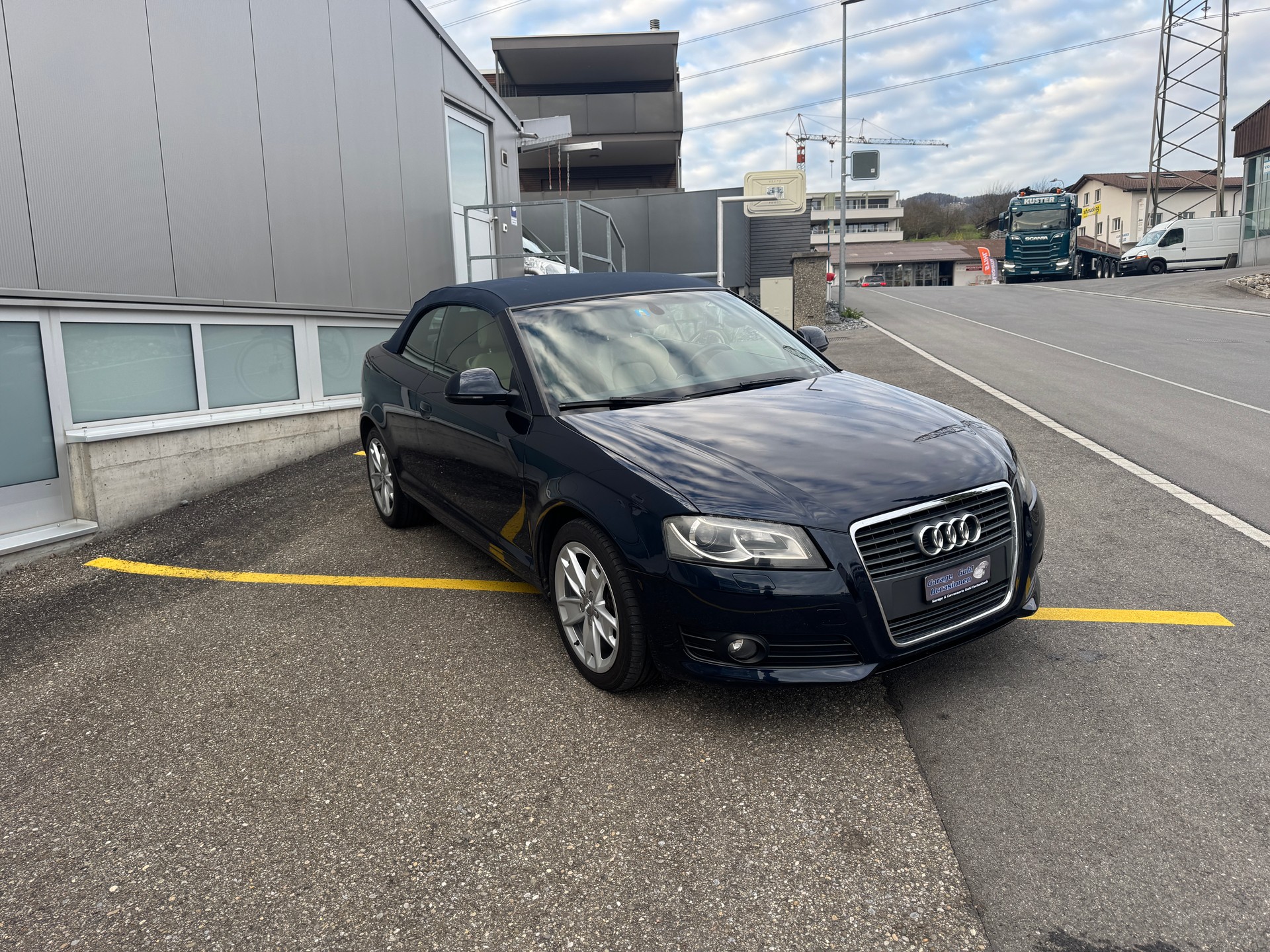 AUDI A3 Cabriolet 1.8 TFSI Ambition S-tronic-image-2