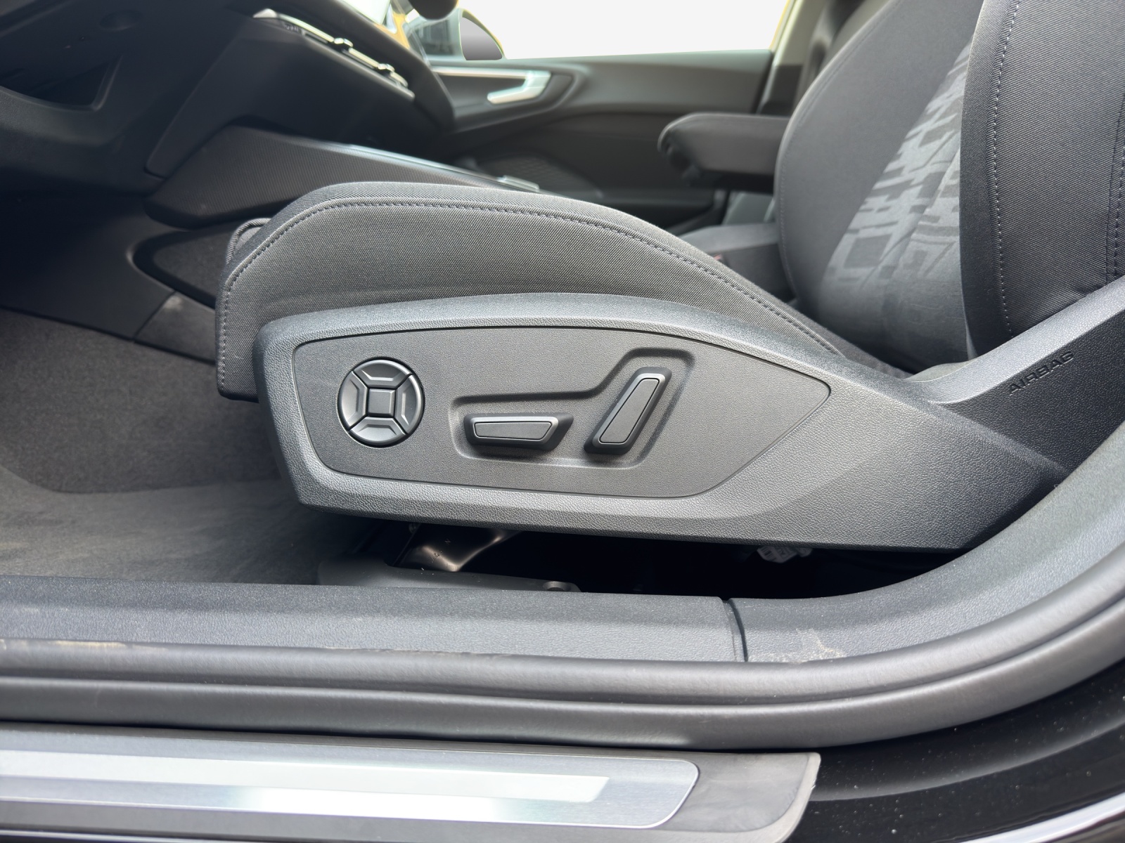 AUDI A5 Avant TDI quattro 150 kW Attraction S tronic-image-13