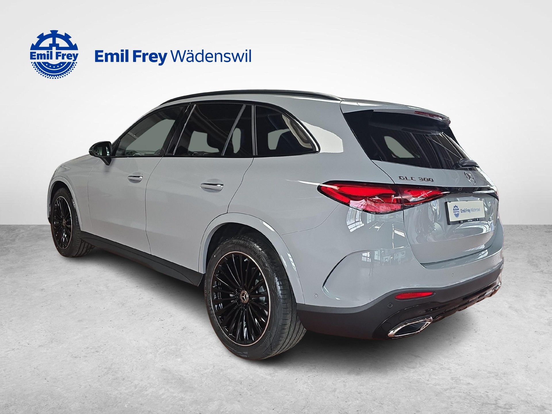 MERCEDES-BENZ GLC 300 4MATIC AMG Line-image-2