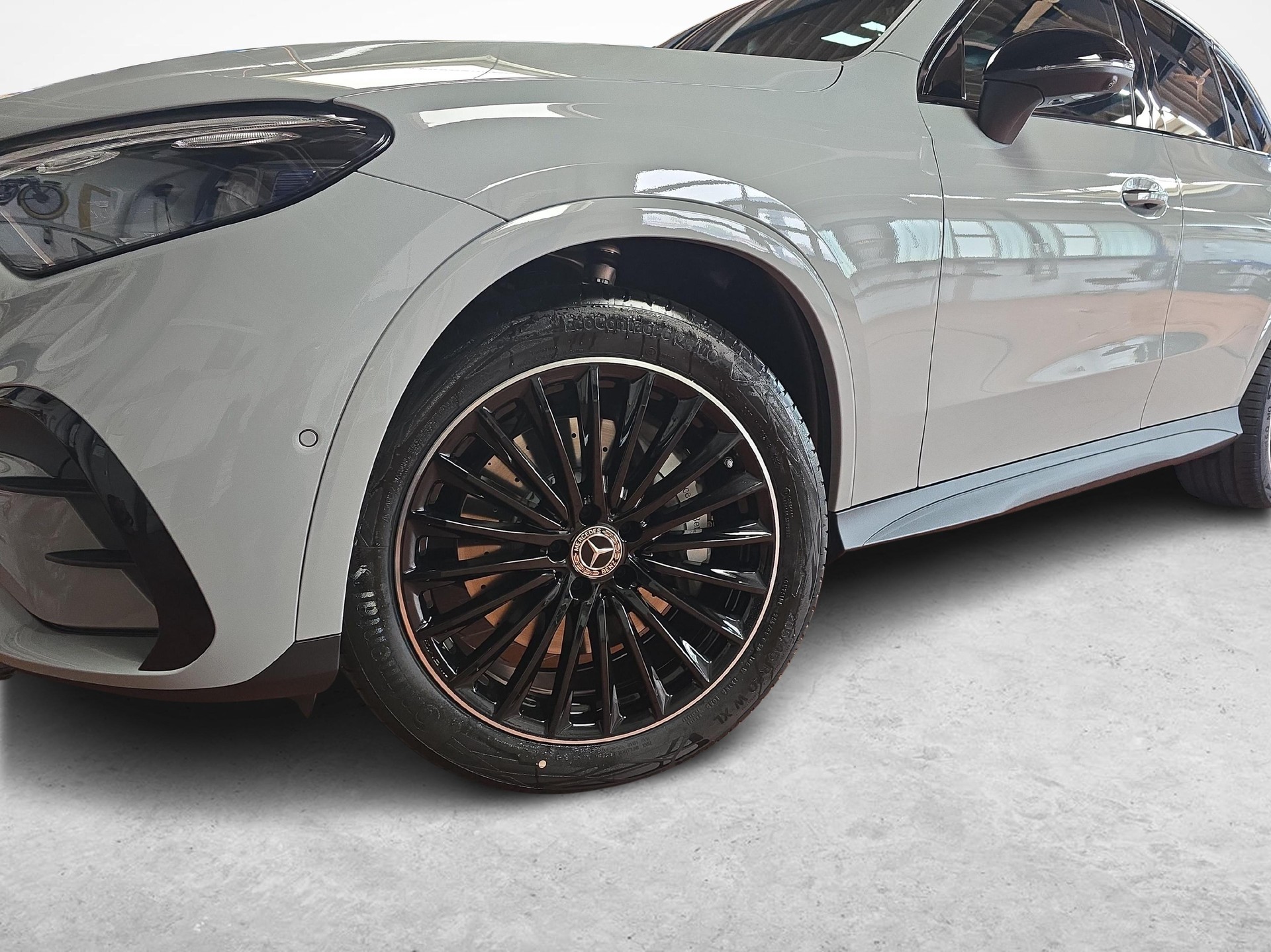 MERCEDES-BENZ GLC 300 4MATIC AMG Line-image-11