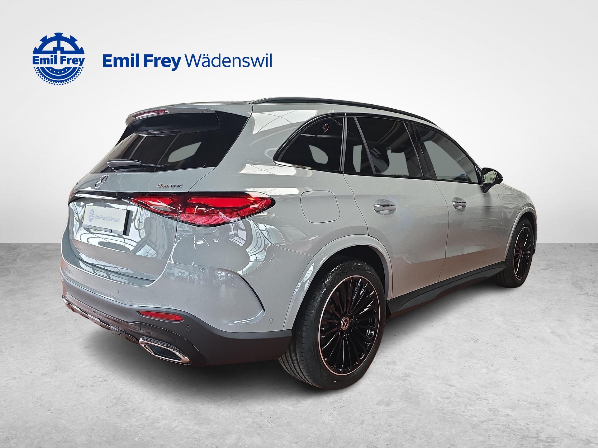 MERCEDES-BENZ GLC 300 4MATIC AMG Line-image-3