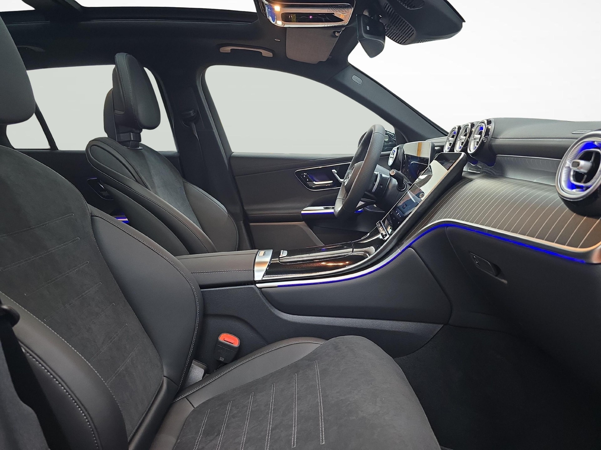 MERCEDES-BENZ GLC 300 4MATIC AMG Line-image-7
