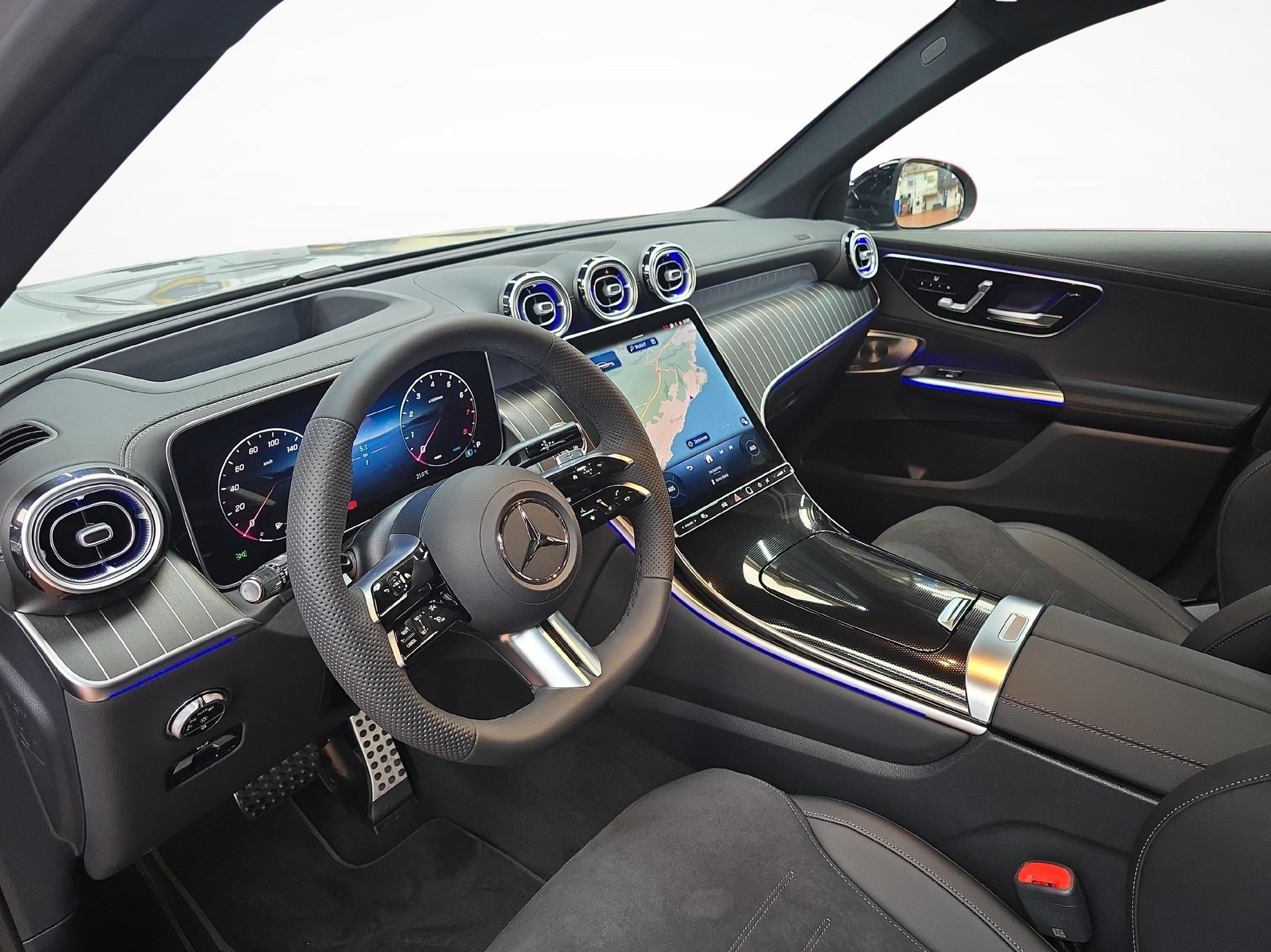 MERCEDES-BENZ GLC 300 4MATIC AMG Line-image-6