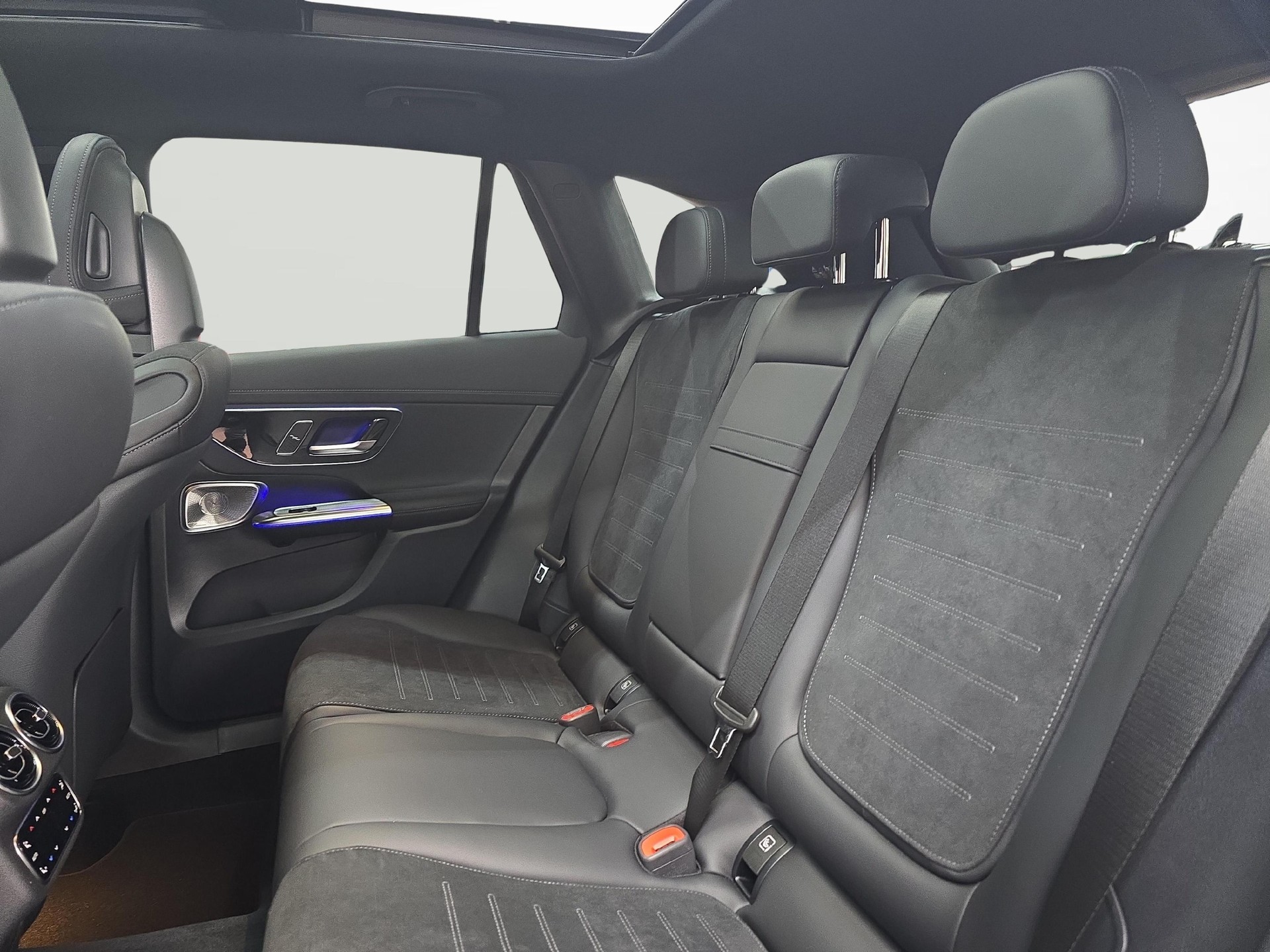 MERCEDES-BENZ GLC 300 4MATIC AMG Line-image-9