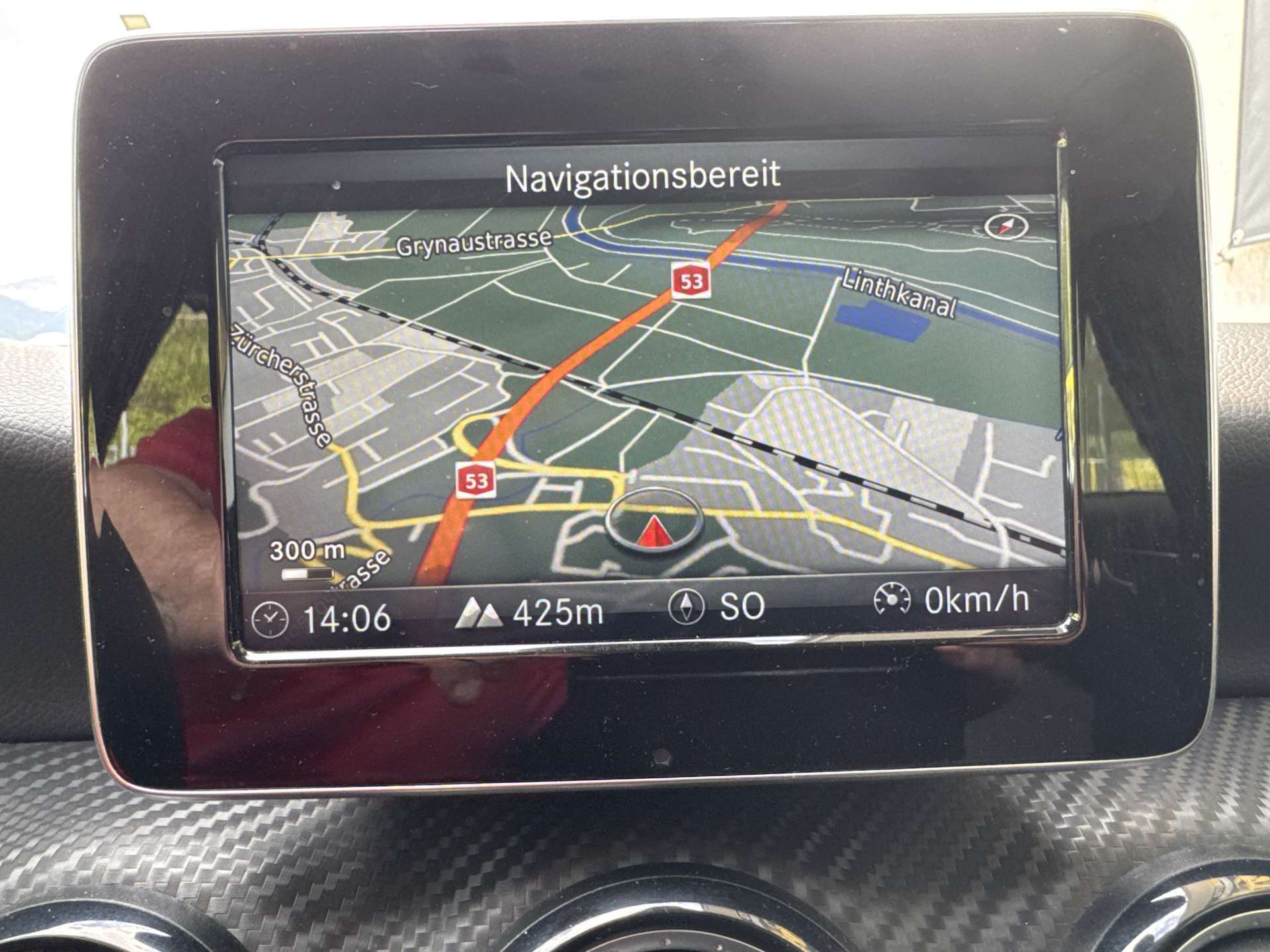 MERCEDES-BENZ GLA 200 d DCT-Automat-image-1