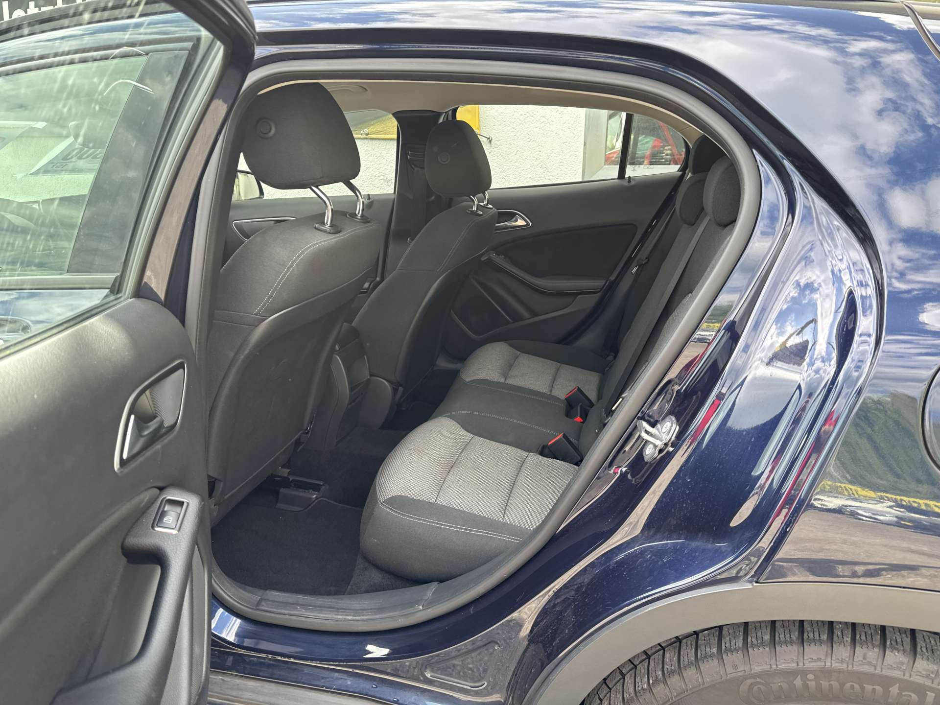 MERCEDES-BENZ GLA 200 d DCT-Automat-image-7