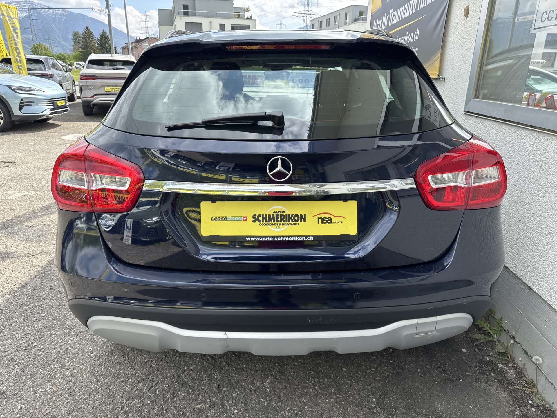 MERCEDES-BENZ GLA 200 d DCT-Automat-image-3
