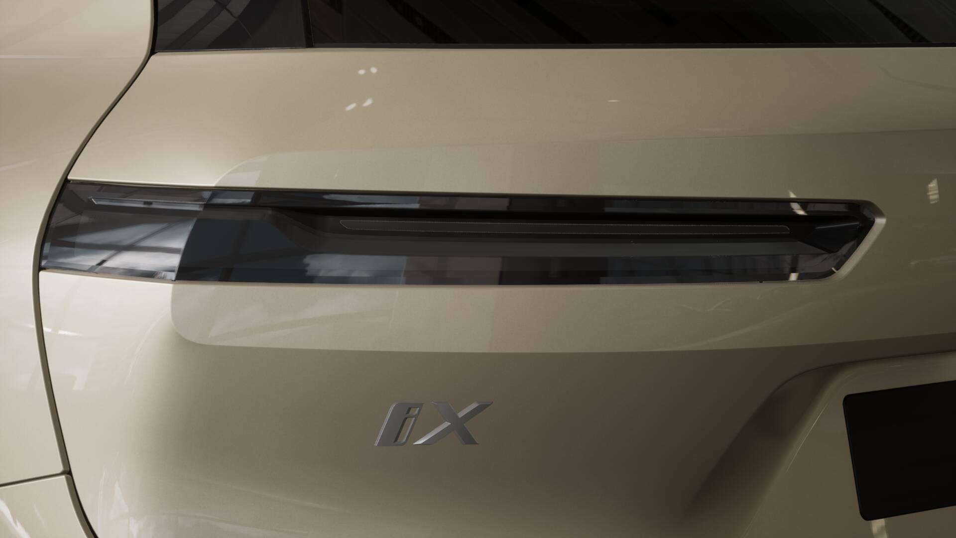 BMW iX xDrive60-image-7