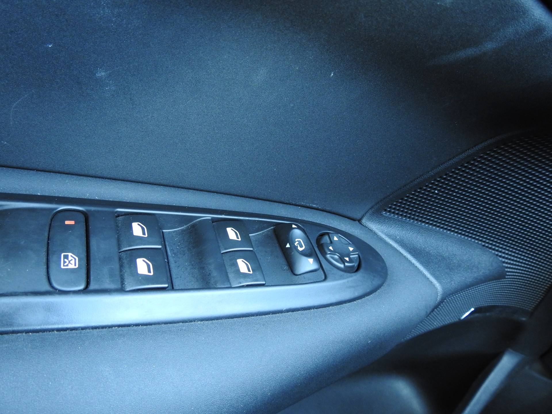 CITROEN C4 1.6 e-HDi Black Top EGS6-image-21