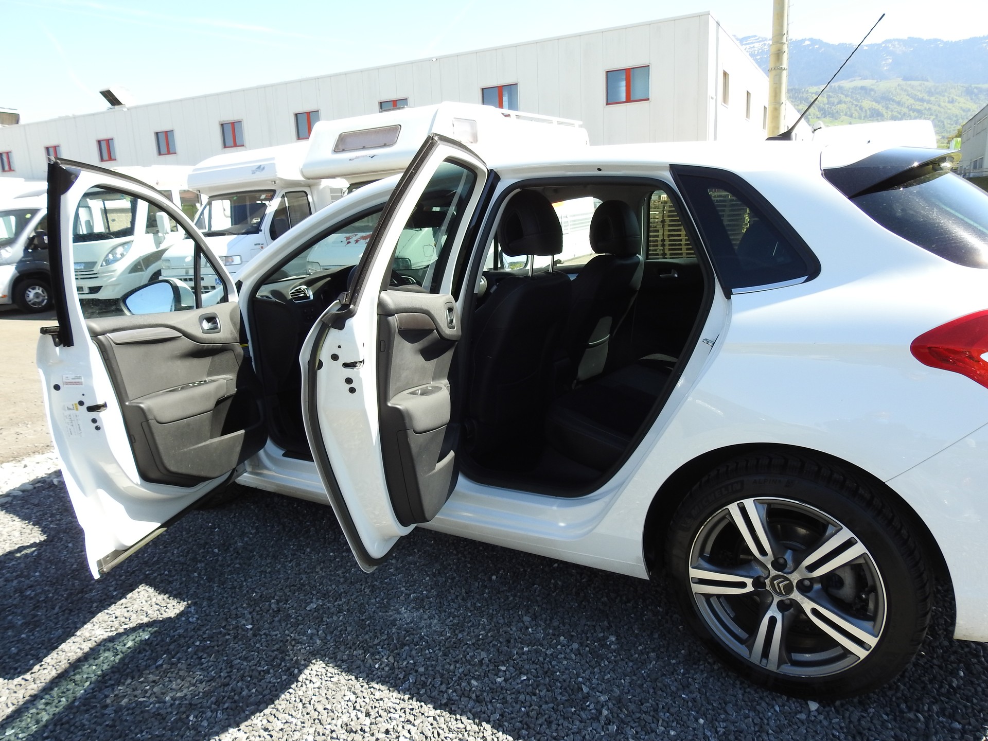 CITROEN C4 1.6 e-HDi Black Top EGS6-image-14