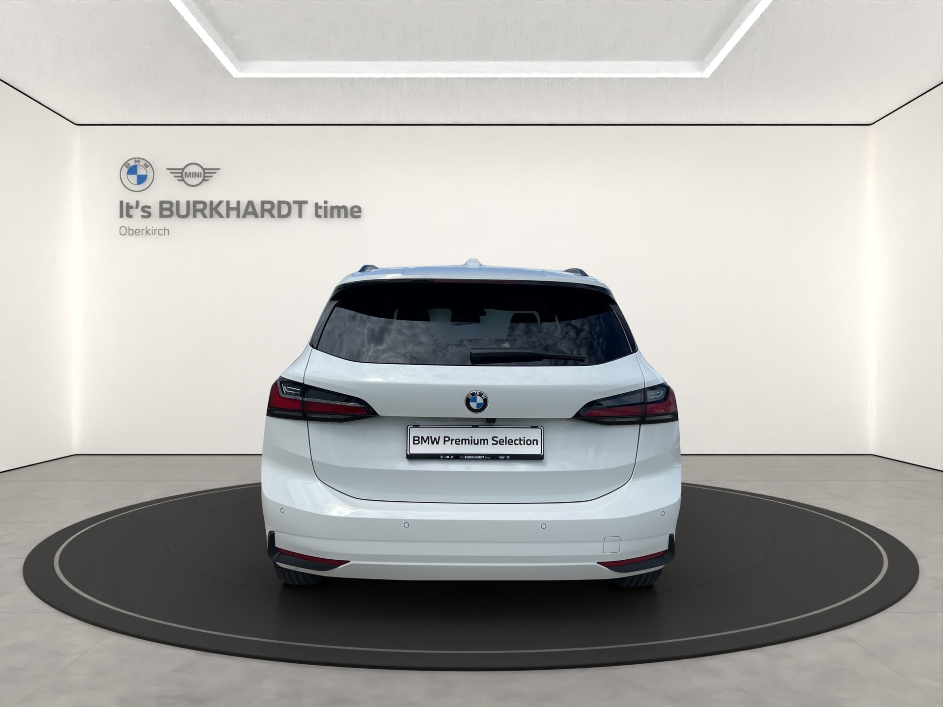 BMW 220i Active Tourer-showroom-element-3