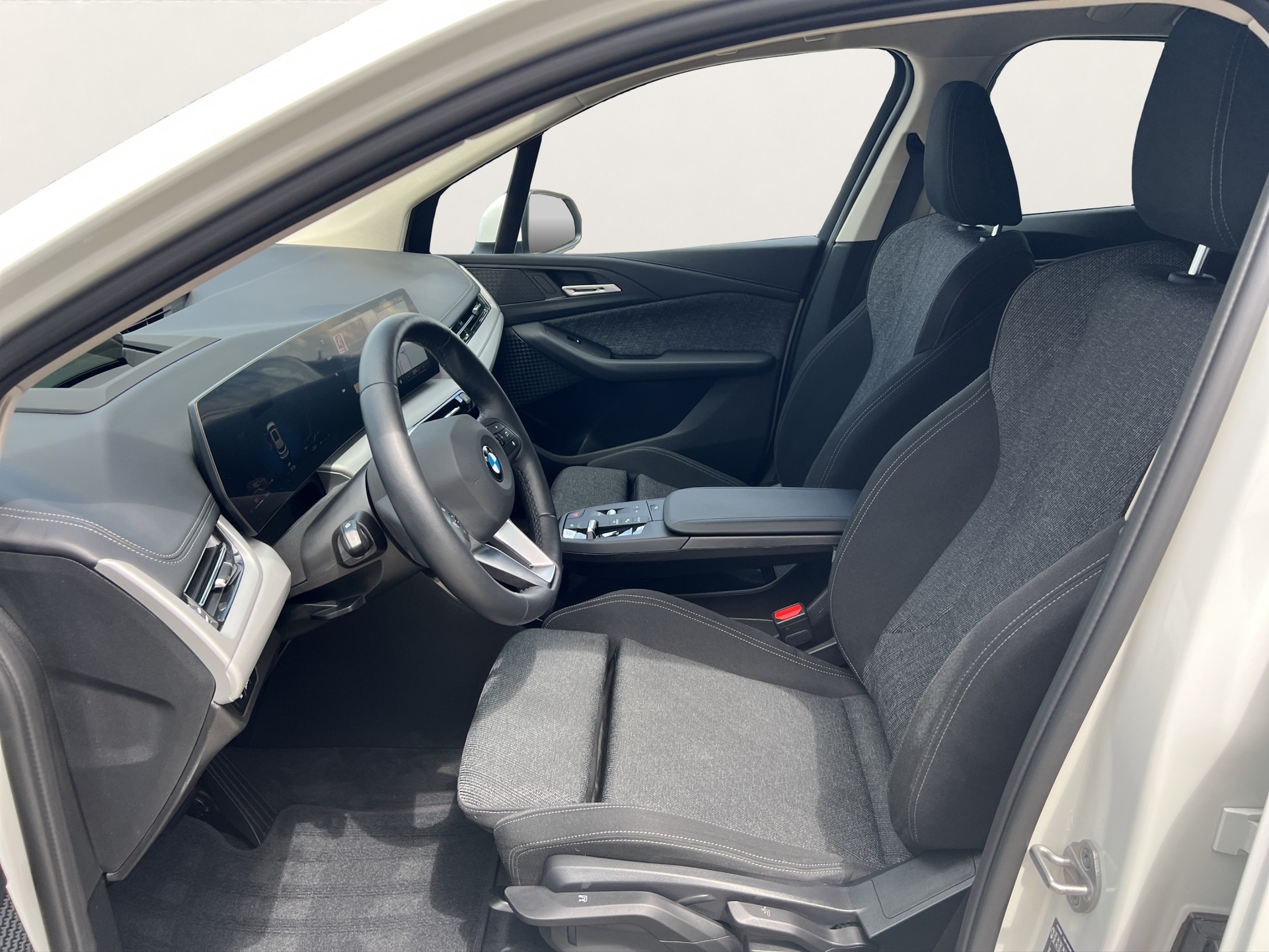 BMW 220i Active Tourer-image-9