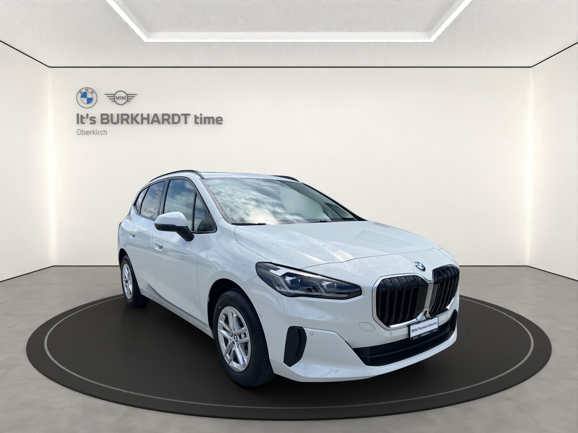 BMW 220i Active Tourer-image-7