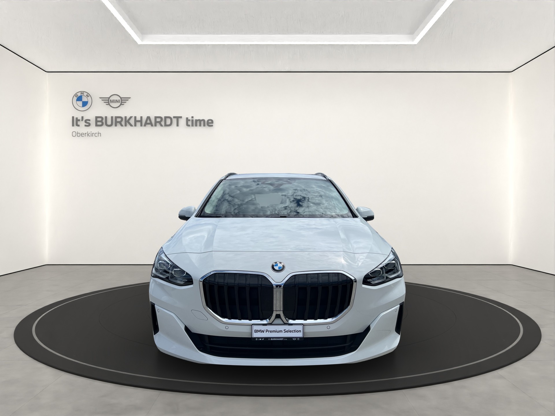BMW 220i Active Tourer-image-8