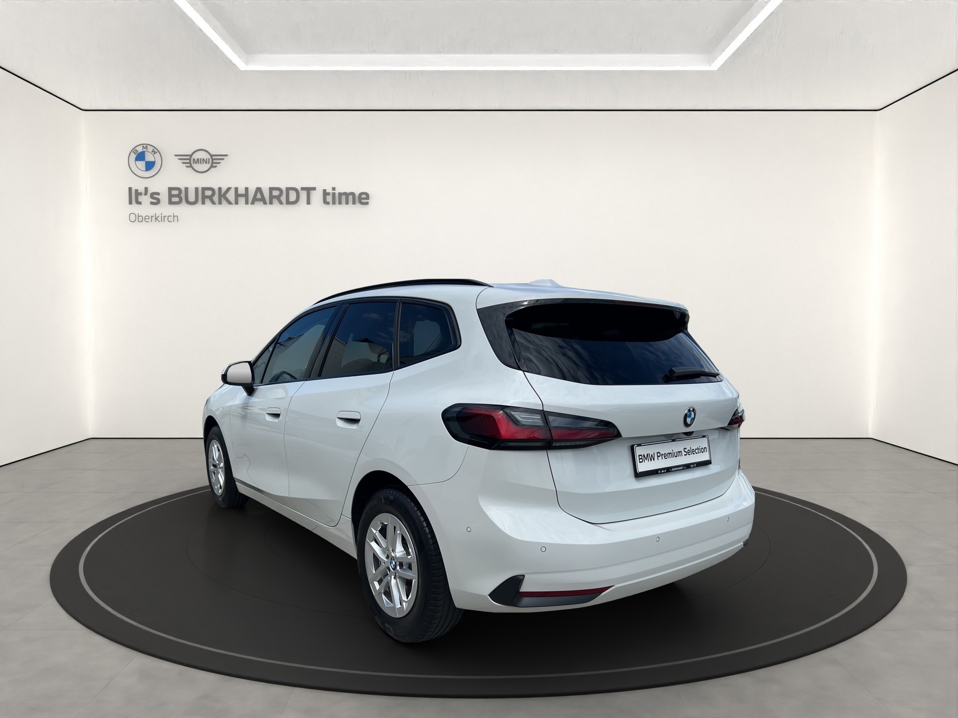 BMW 220i Active Tourer-showroom-element-2