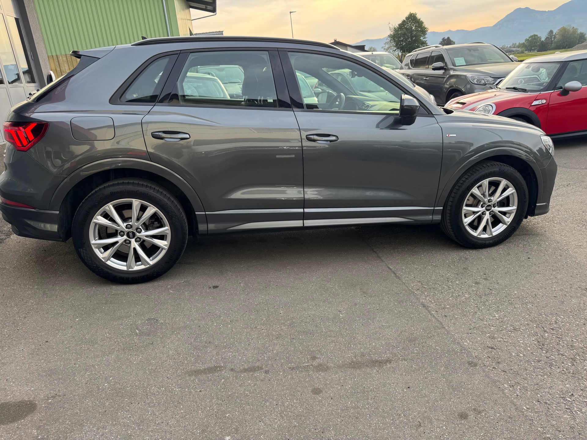 AUDI Q3 40 TDI S line quattro S-tronic-image-12