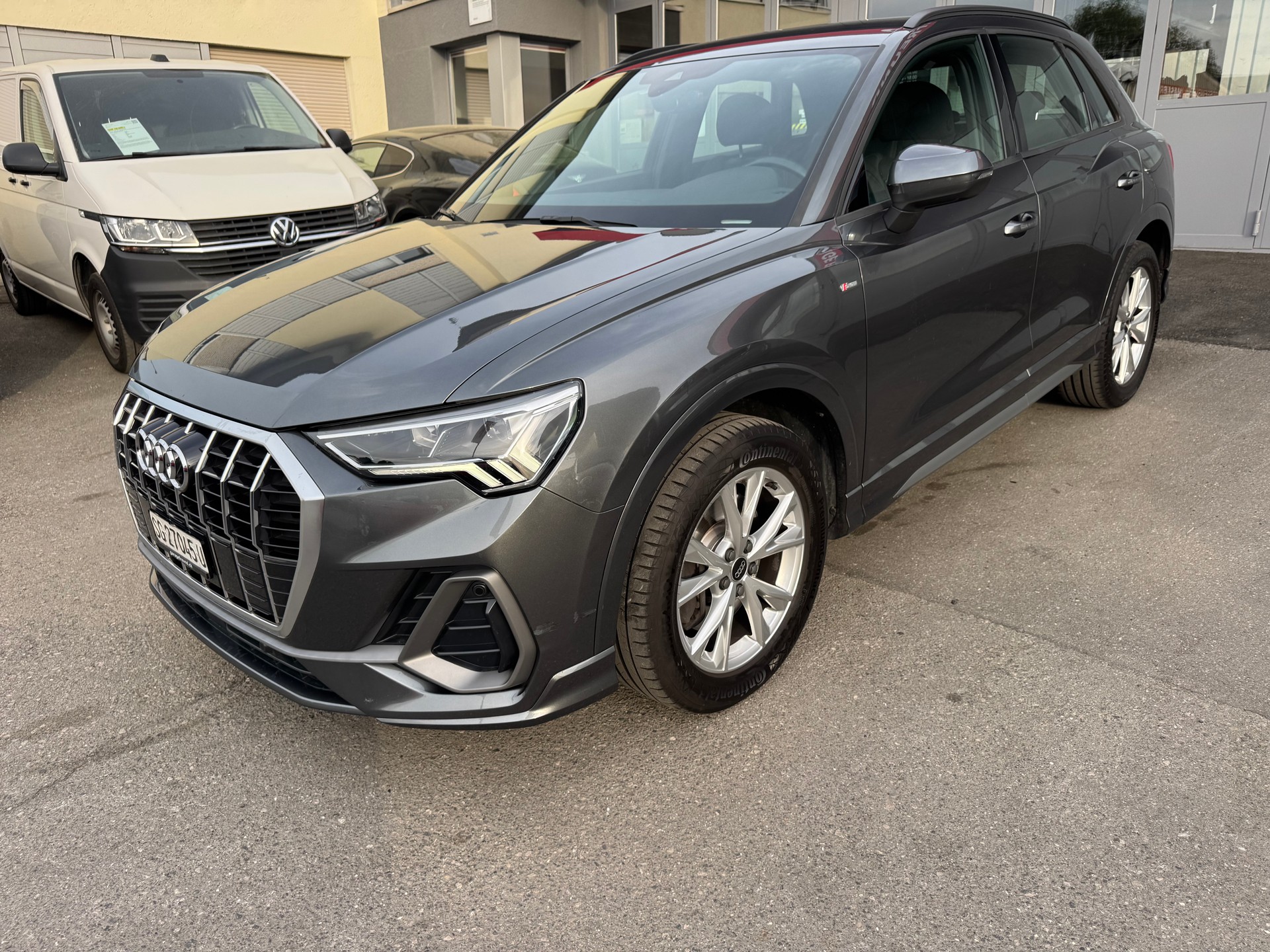 AUDI Q3 40 TDI S line quattro S-tronic-image-7