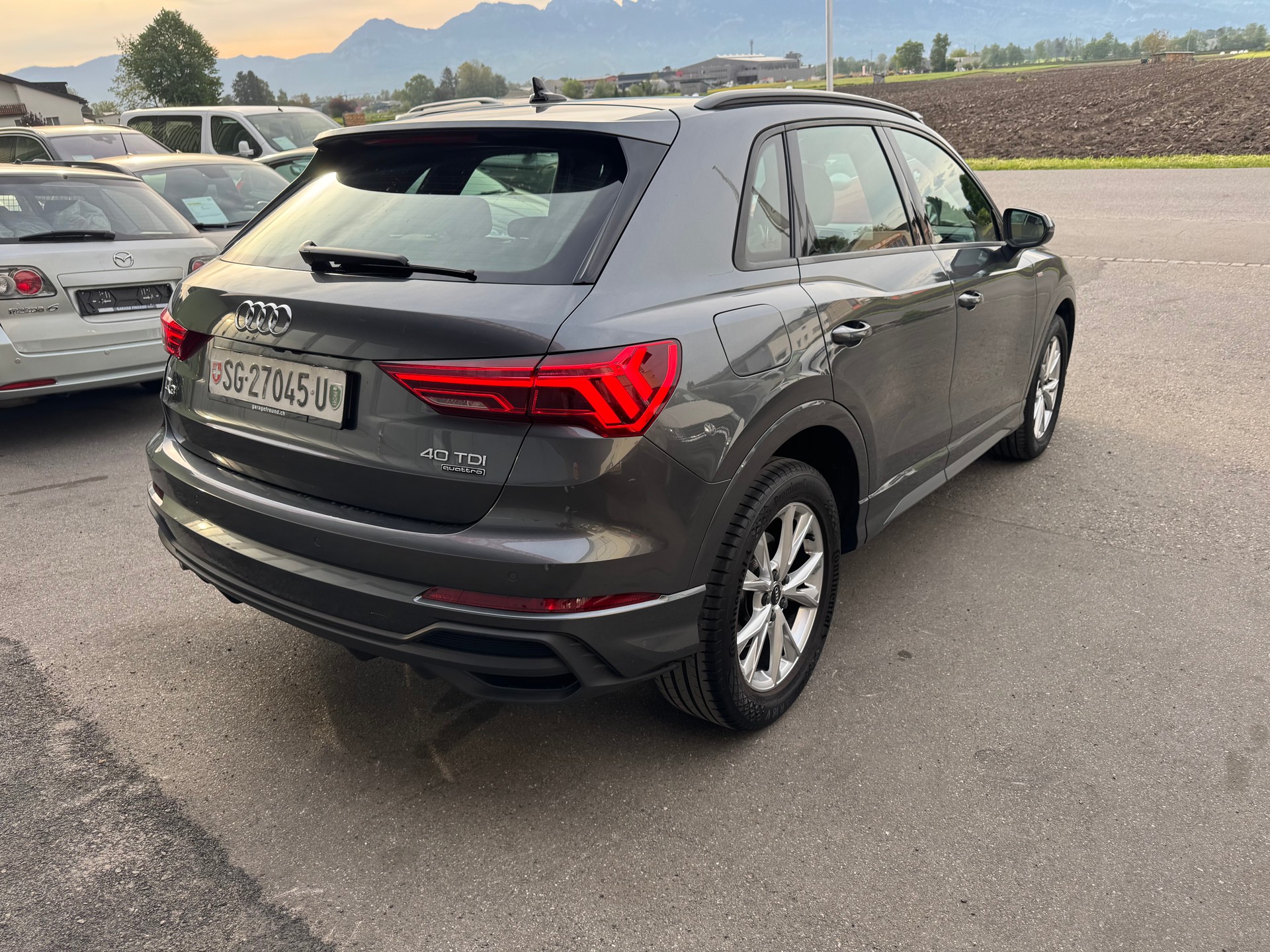AUDI Q3 40 TDI S line quattro S-tronic-image-11