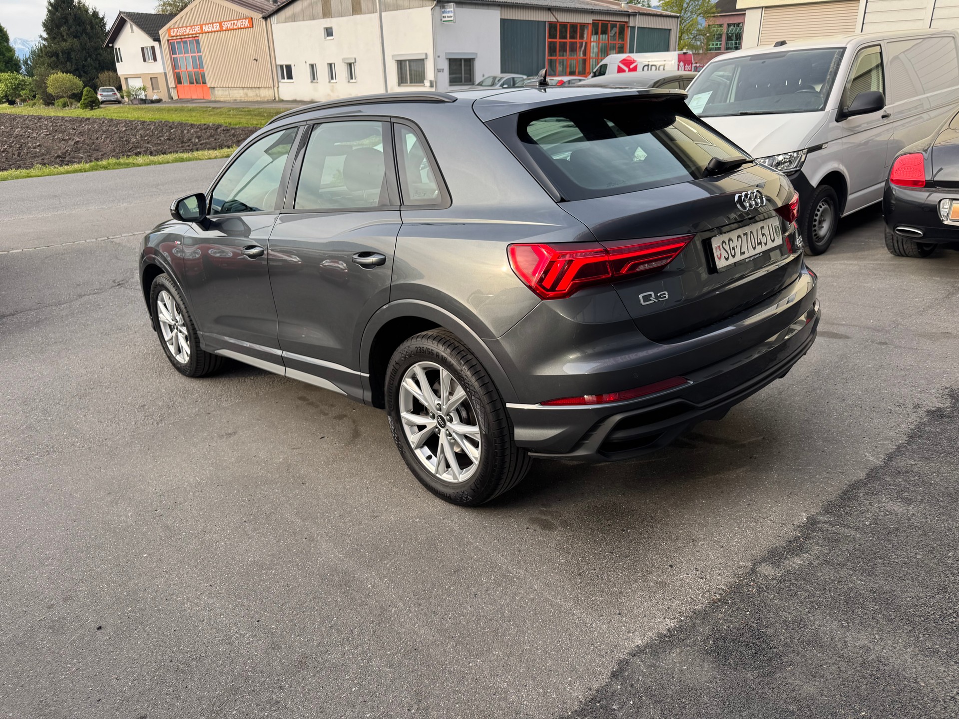 AUDI Q3 40 TDI S line quattro S-tronic-image-9