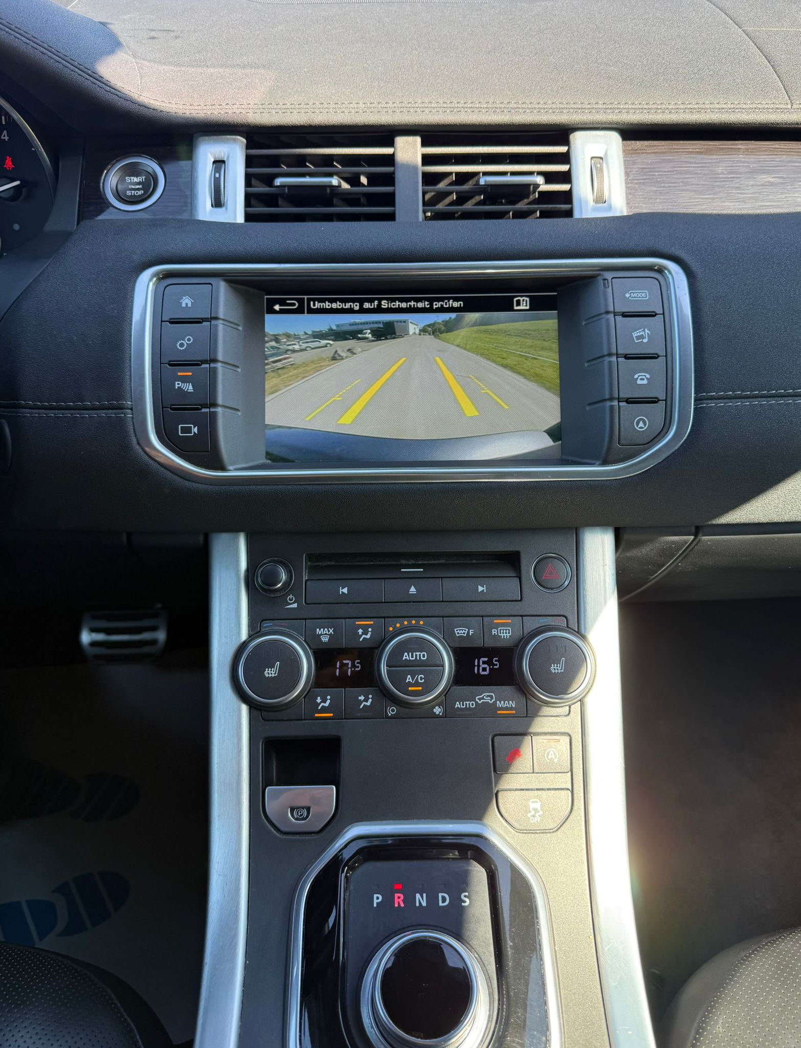 LAND ROVER Range Rover Evoque 2.0 Si4 SE Dynamic AT9-image-15