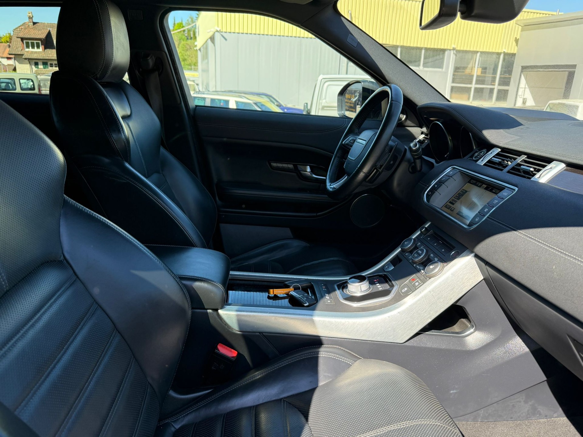 LAND ROVER Range Rover Evoque 2.0 Si4 SE Dynamic AT9-image-7