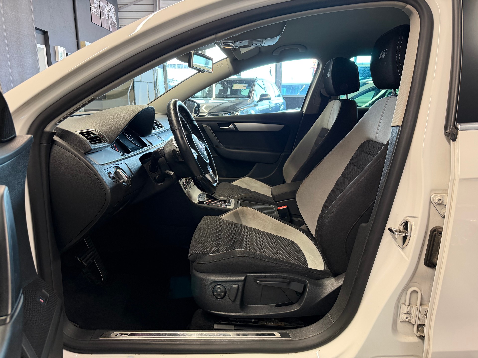 VW Passat Variant 2.0 TDI BMT R-Line 4MDSG-image-8