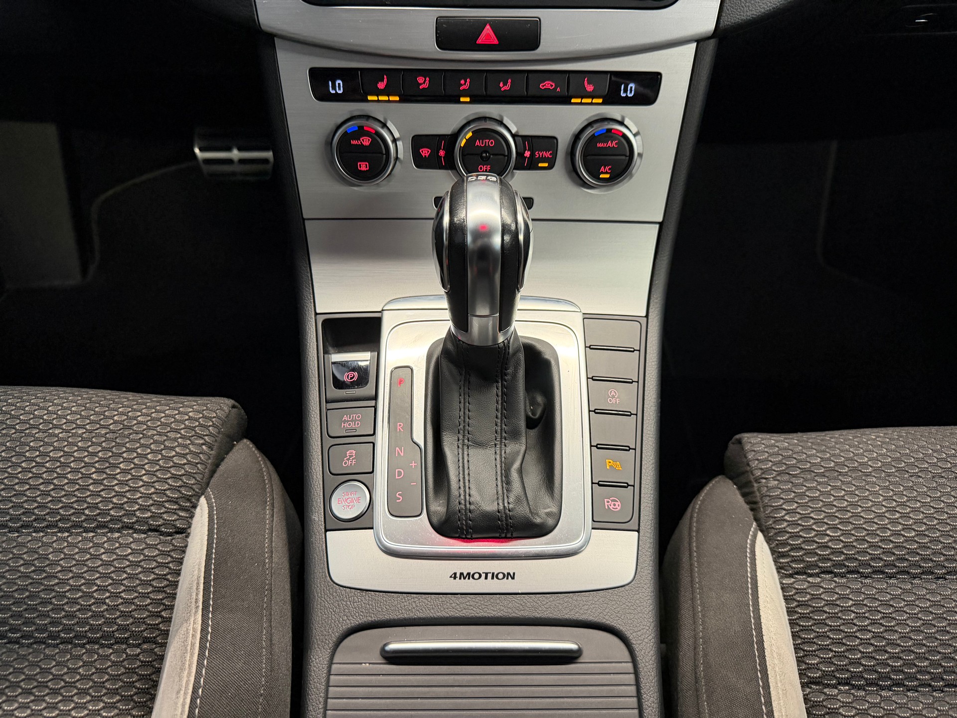 VW Passat Variant 2.0 TDI BMT R-Line 4MDSG-image-13