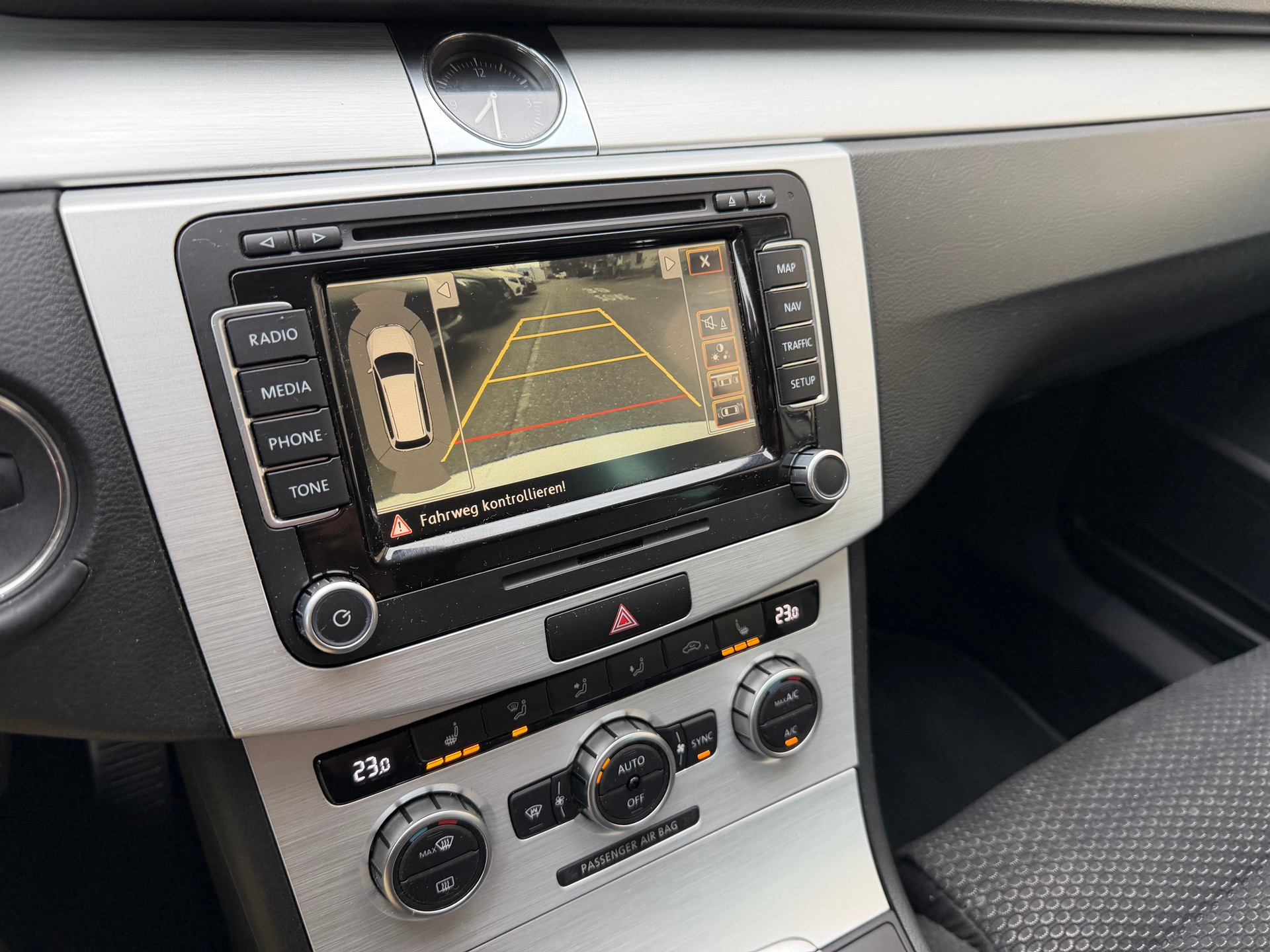 VW Passat Variant 2.0 TDI BMT R-Line 4MDSG-image-15