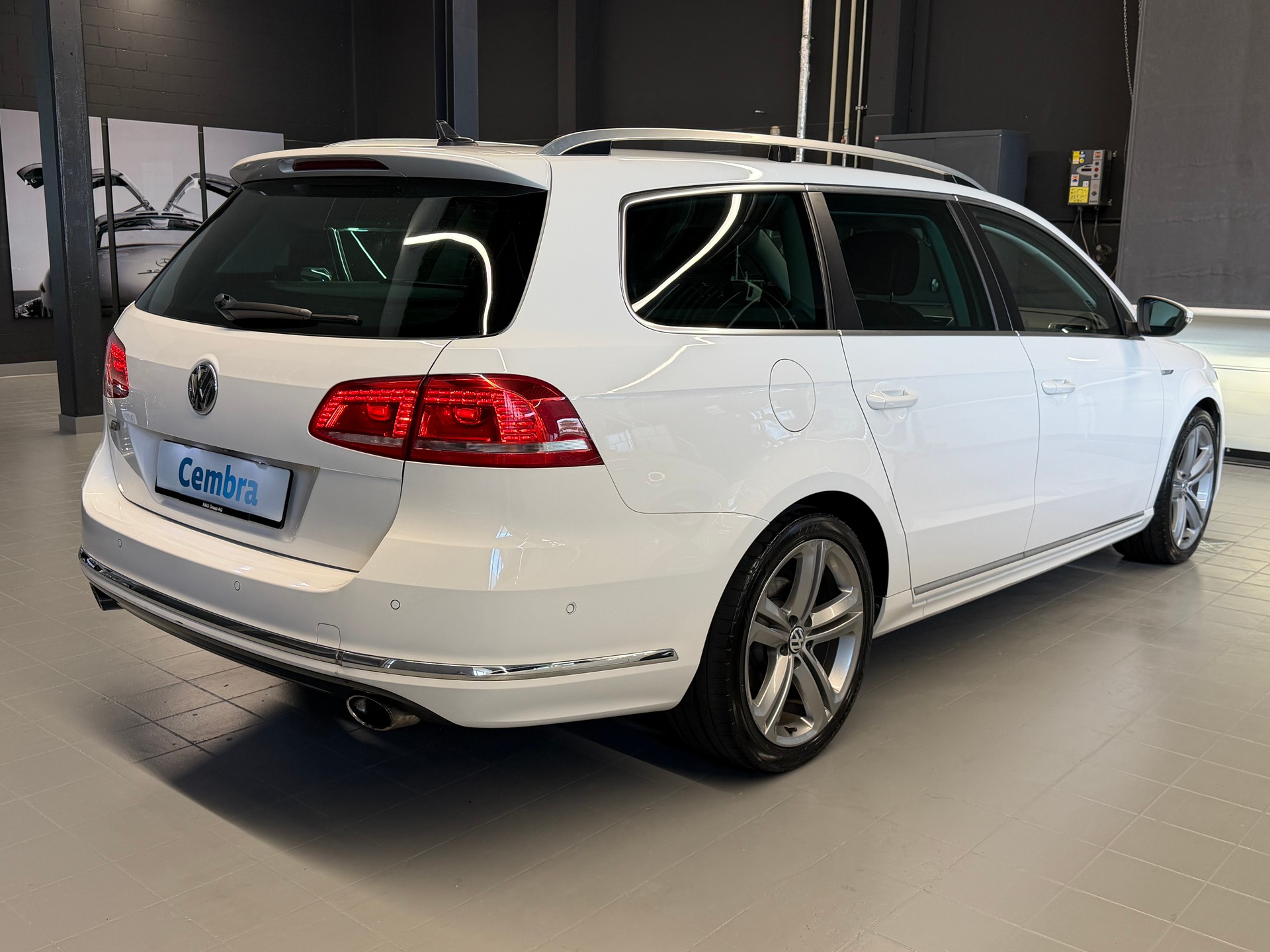 VW Passat Variant 2.0 TDI BMT R-Line 4MDSG-image-6