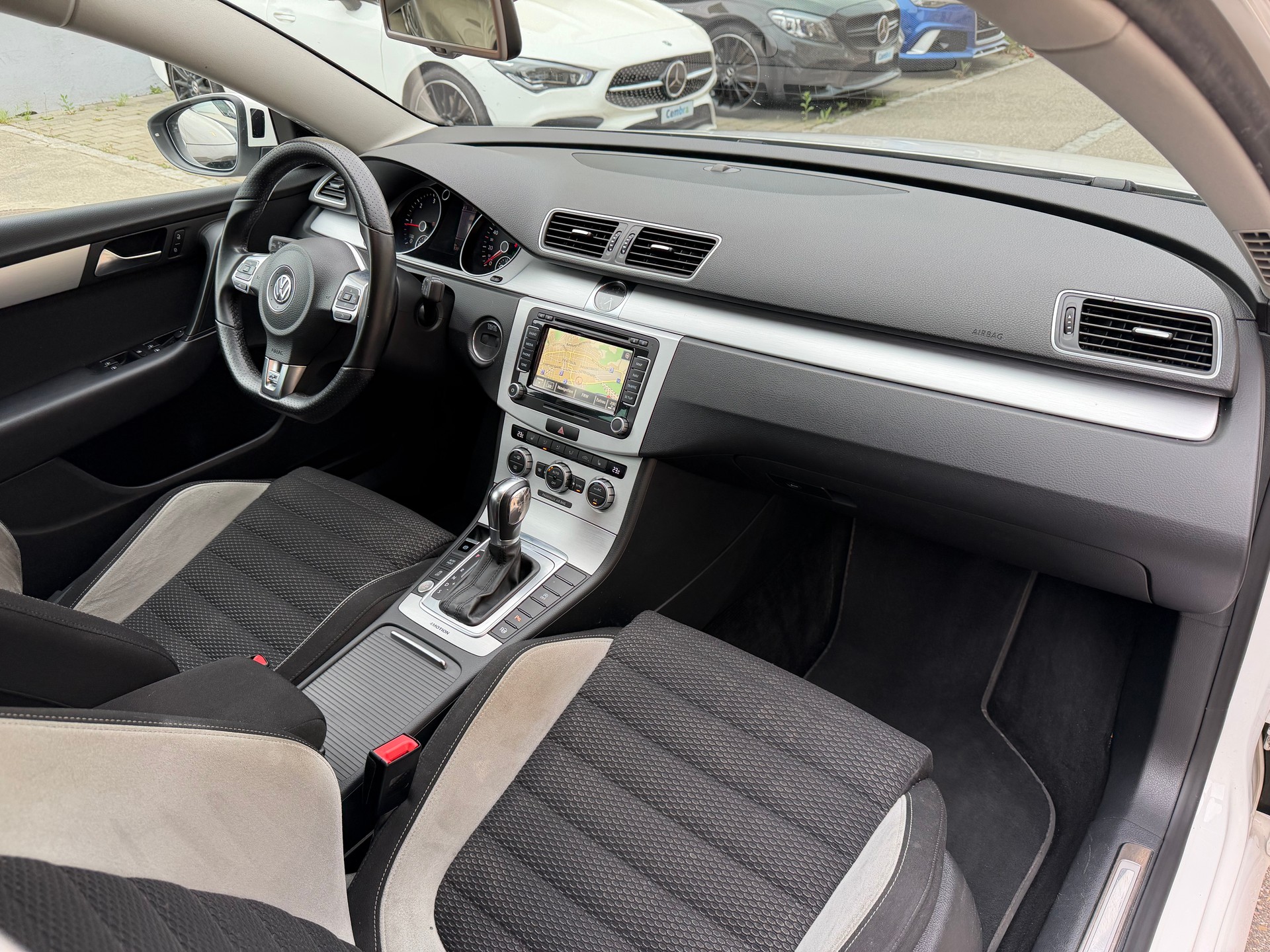 VW Passat Variant 2.0 TDI BMT R-Line 4MDSG-image-11