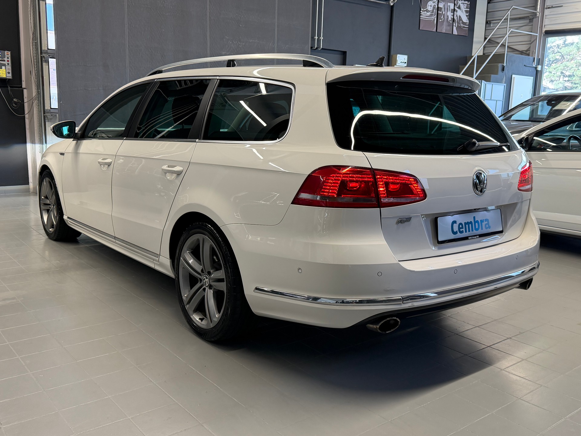 VW Passat Variant 2.0 TDI BMT R-Line 4MDSG-image-4