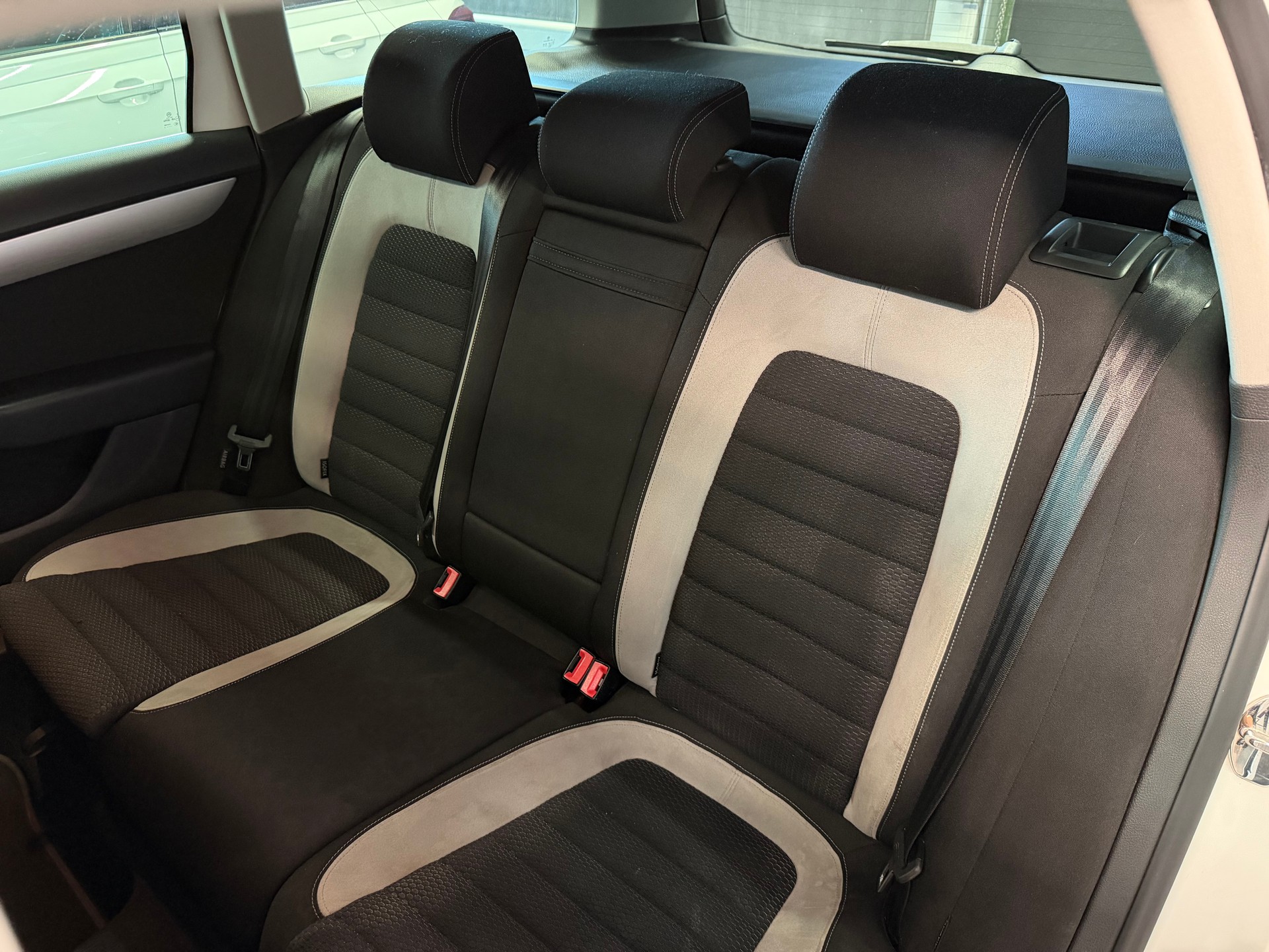 VW Passat Variant 2.0 TDI BMT R-Line 4MDSG-image-20