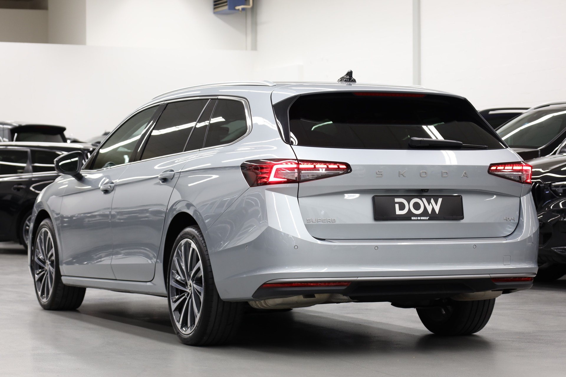 SKODA Superb Combi 2.0 TSI L & K 4x4 DSG-image-8
