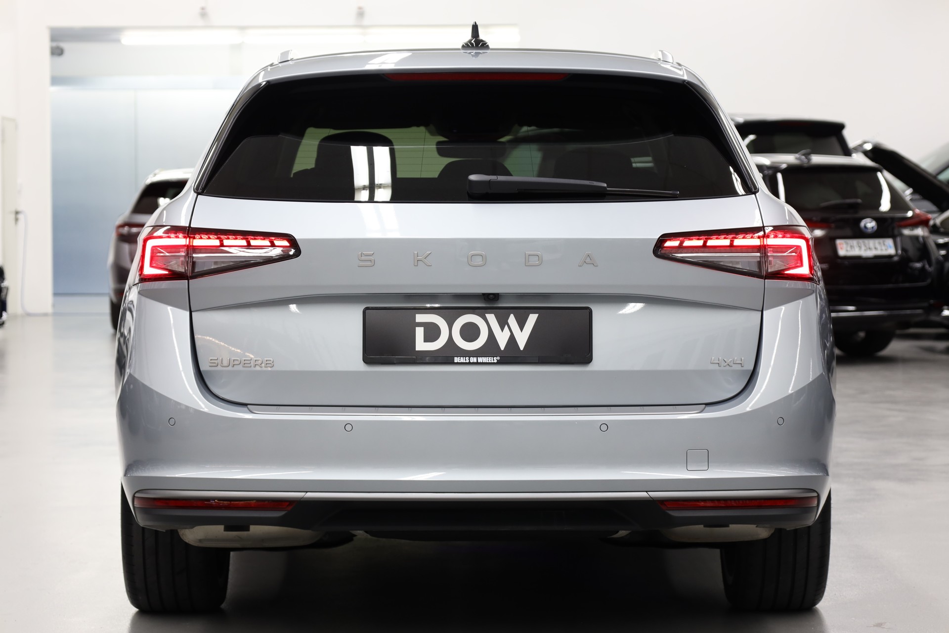 SKODA Superb Combi 2.0 TSI L & K 4x4 DSG-image-9