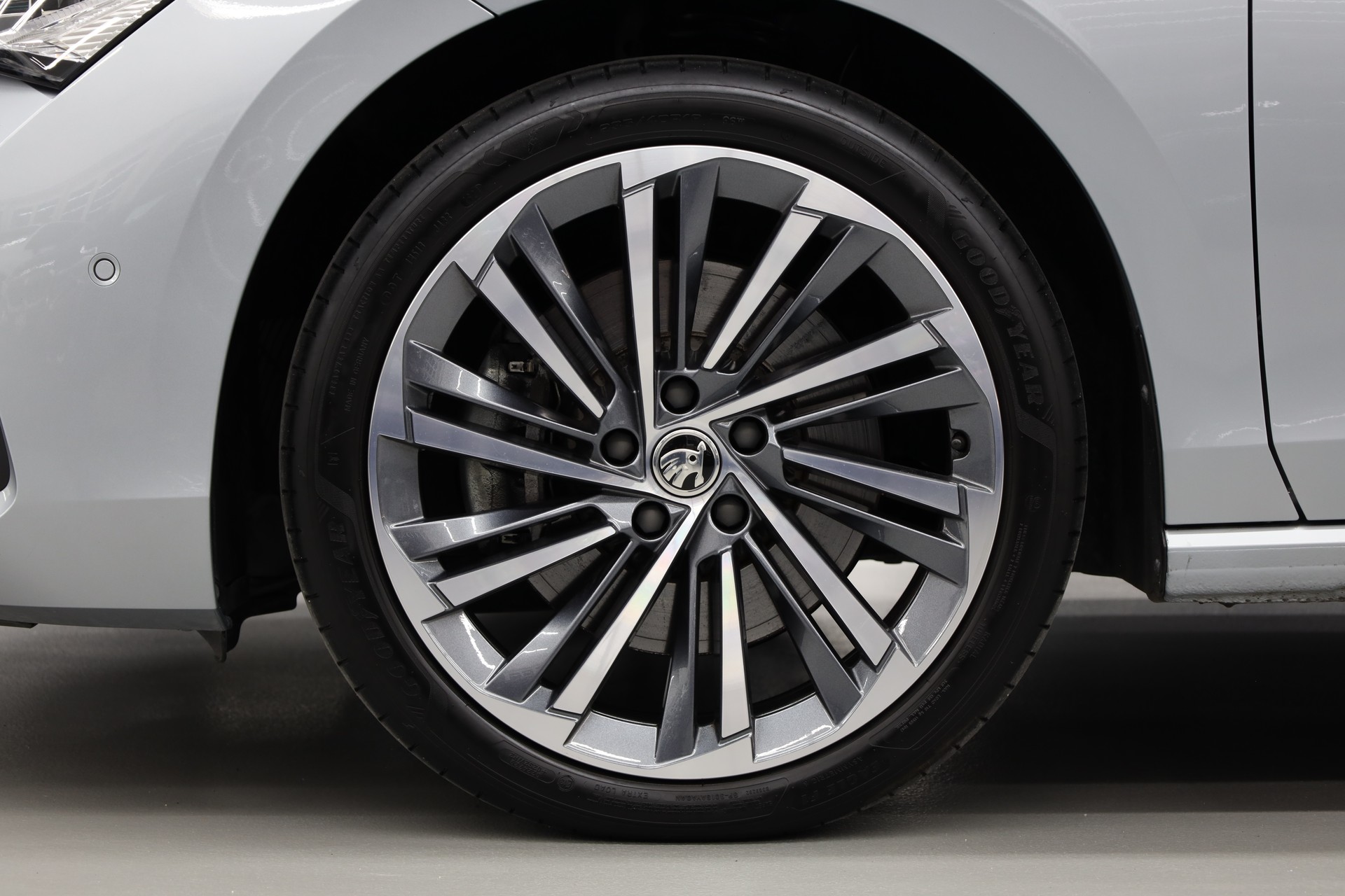 SKODA Superb Combi 2.0 TSI L & K 4x4 DSG-image-13