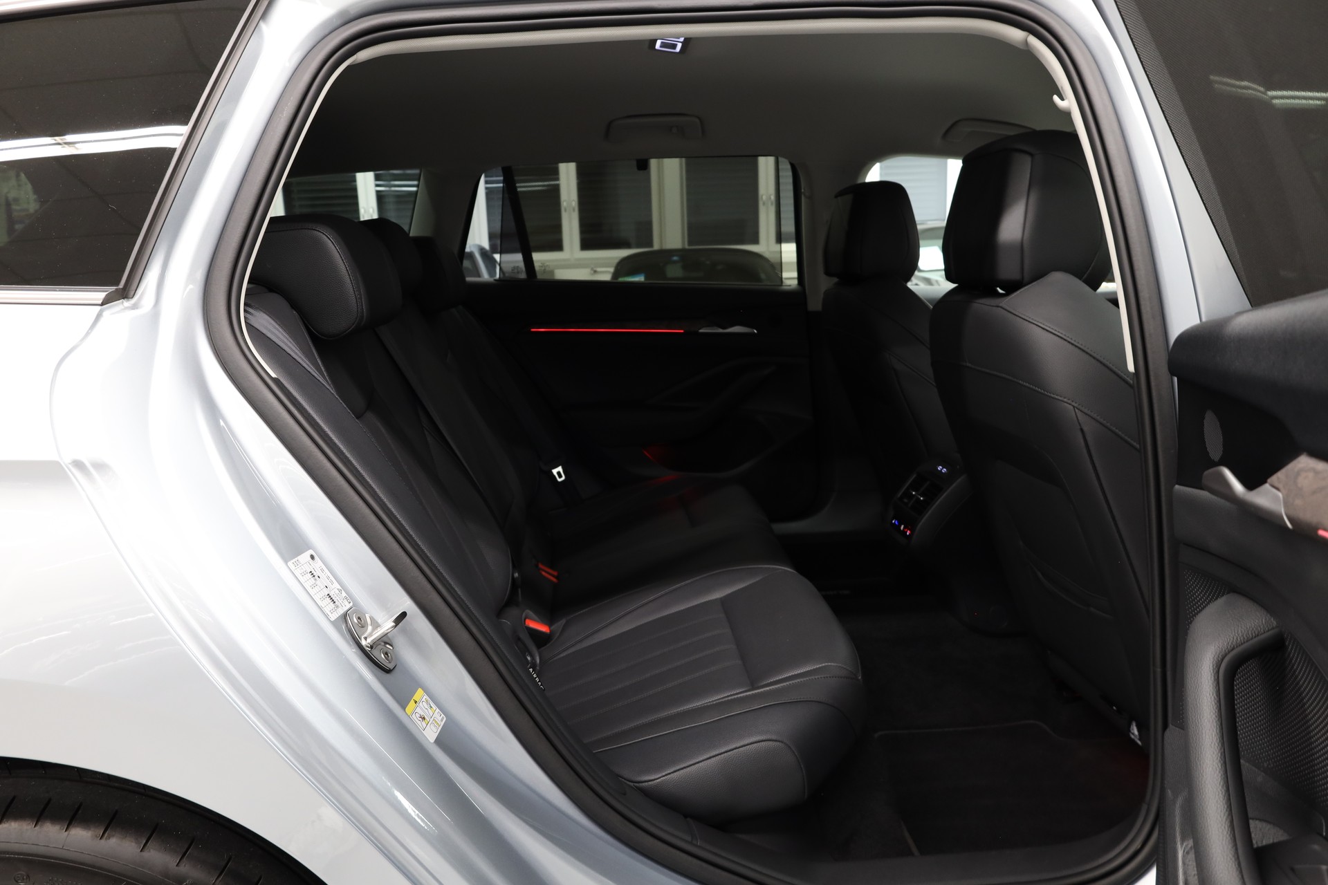SKODA Superb Combi 2.0 TSI L & K 4x4 DSG-image-31