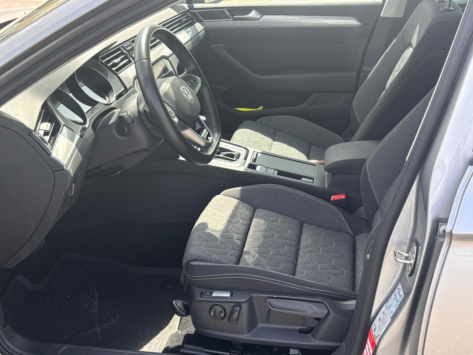 VW Passat 2.0 TDI BMT Elegance 4Motion DSG-image-10