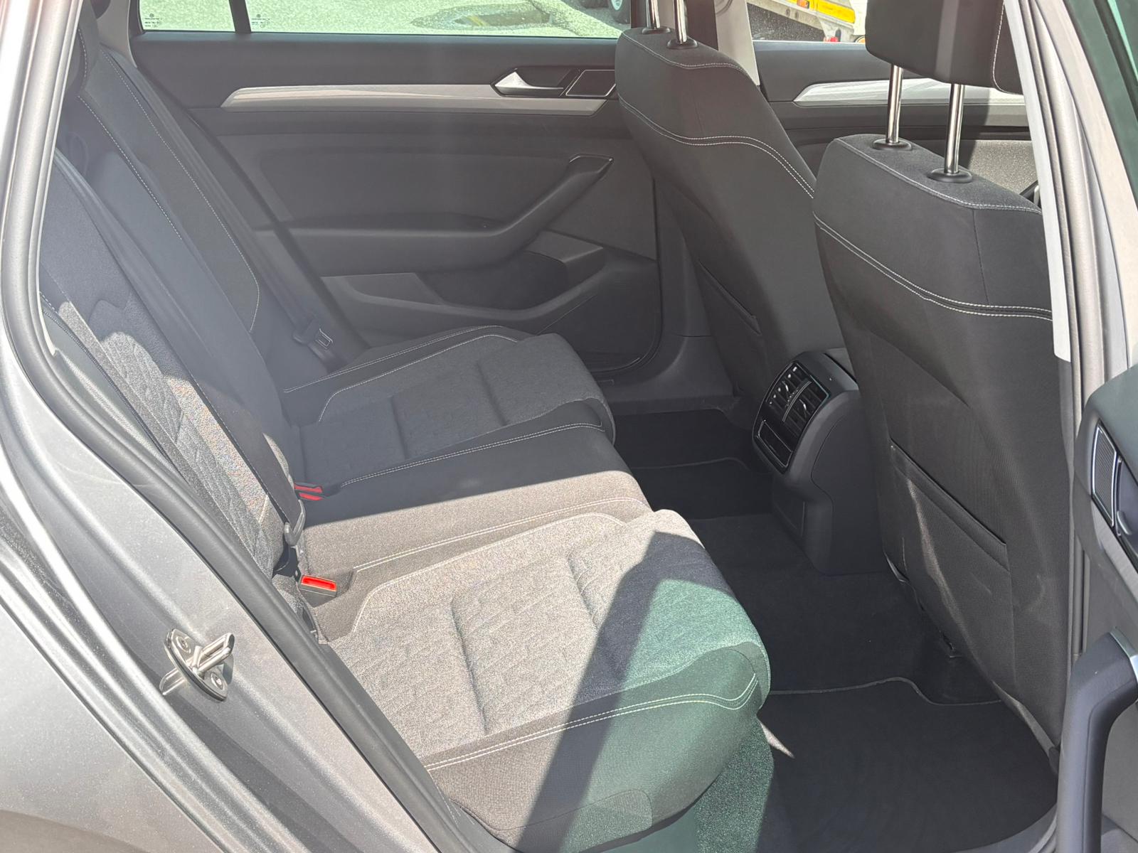 VW Passat 2.0 TDI BMT Elegance 4Motion DSG-image-12