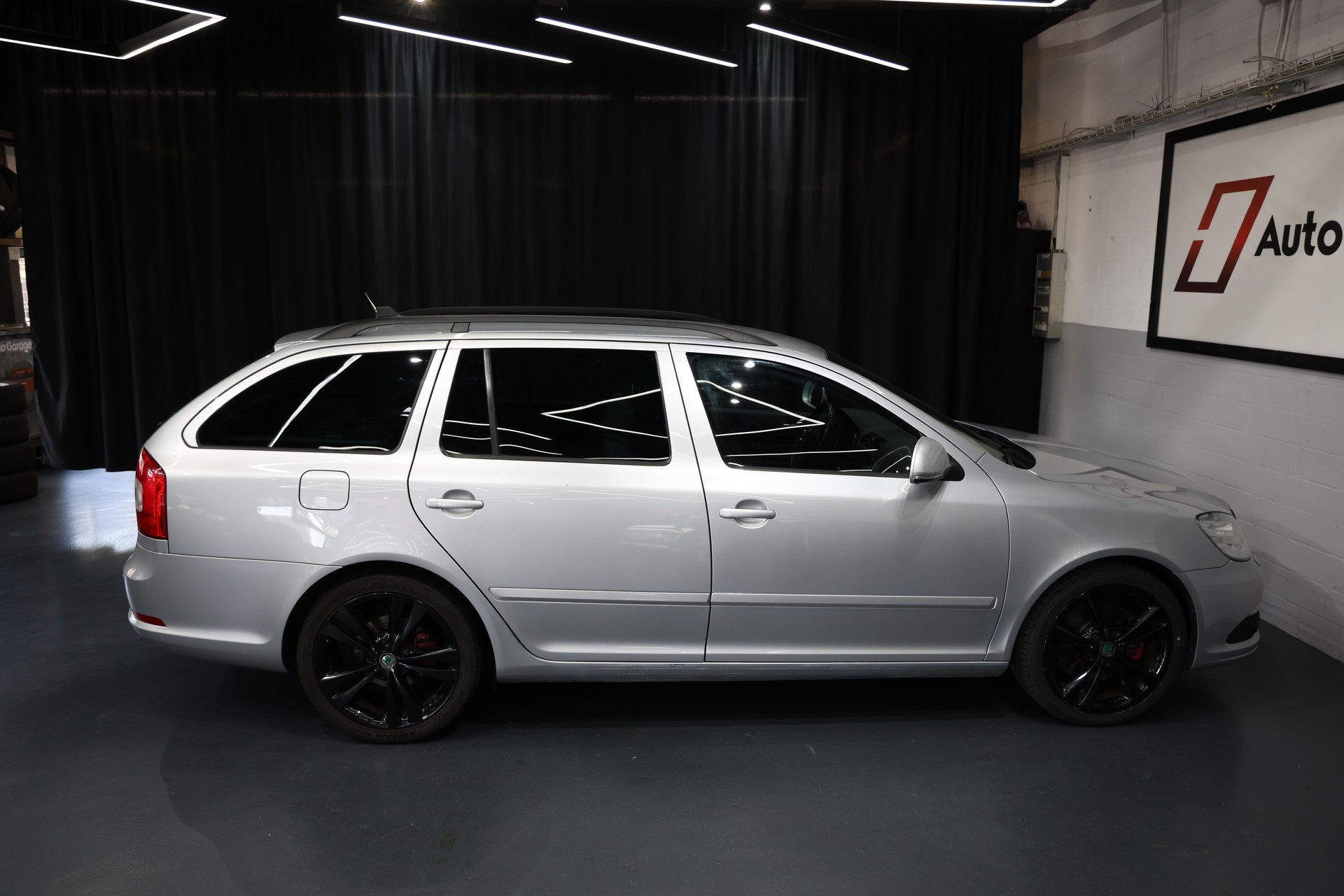 SKODA Octavia Combi 2.0 TSI RS-image-4