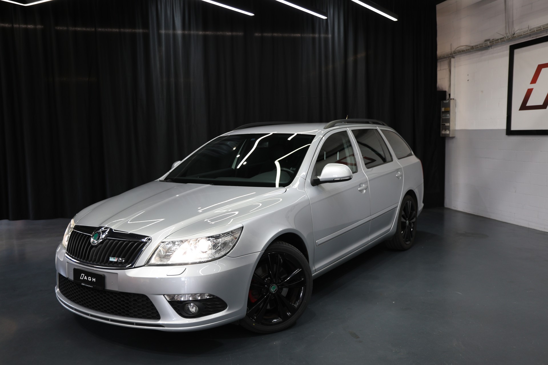 SKODA Octavia Combi 2.0 TSI RS-image-0