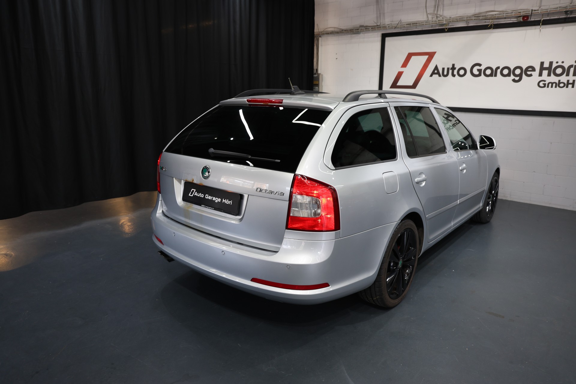 SKODA Octavia Combi 2.0 TSI RS-image-1